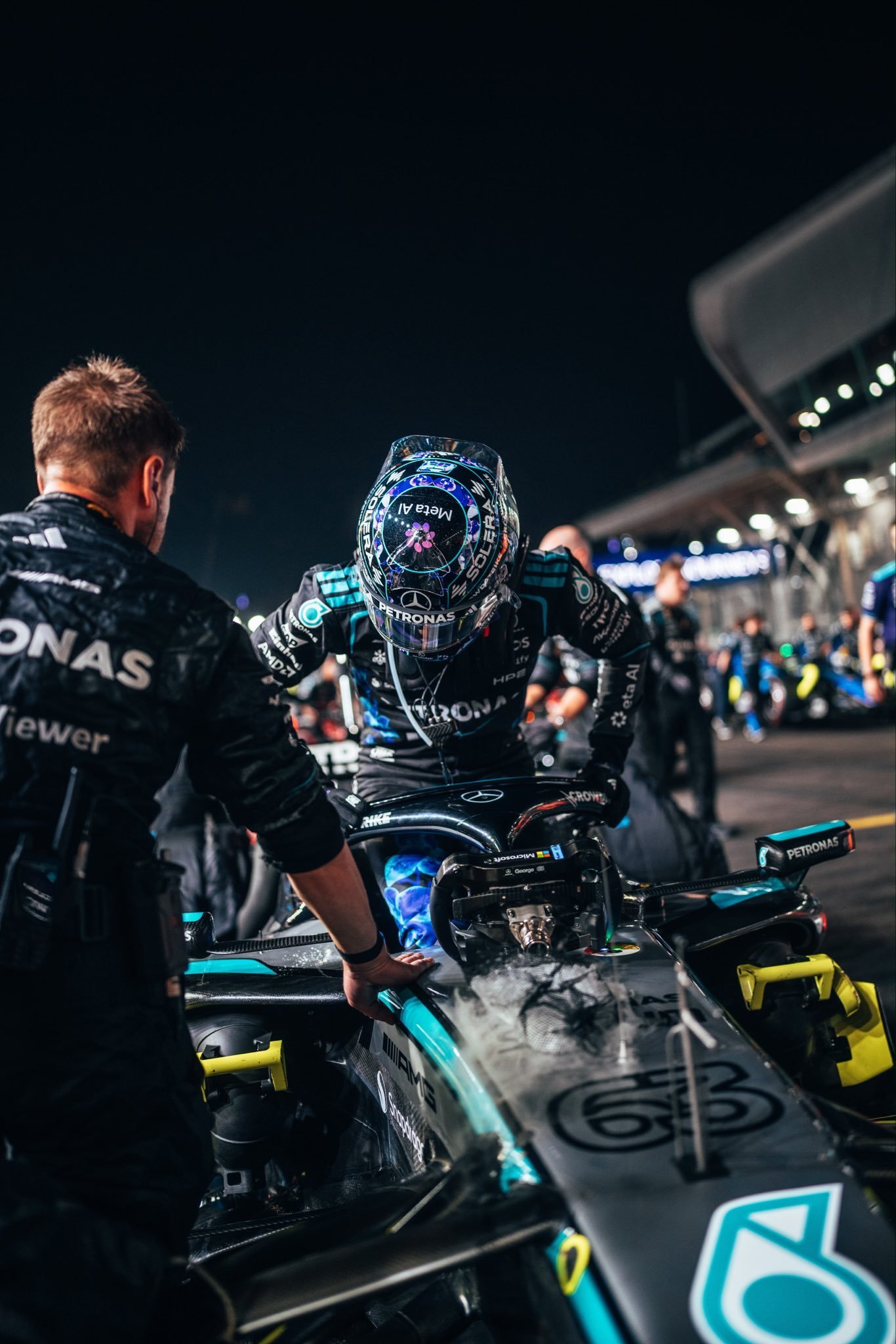 F1每场比赛都可以为拉塞尔寻找几个借口，例如新加坡站，什么黄胎不行、滨海湾不好超