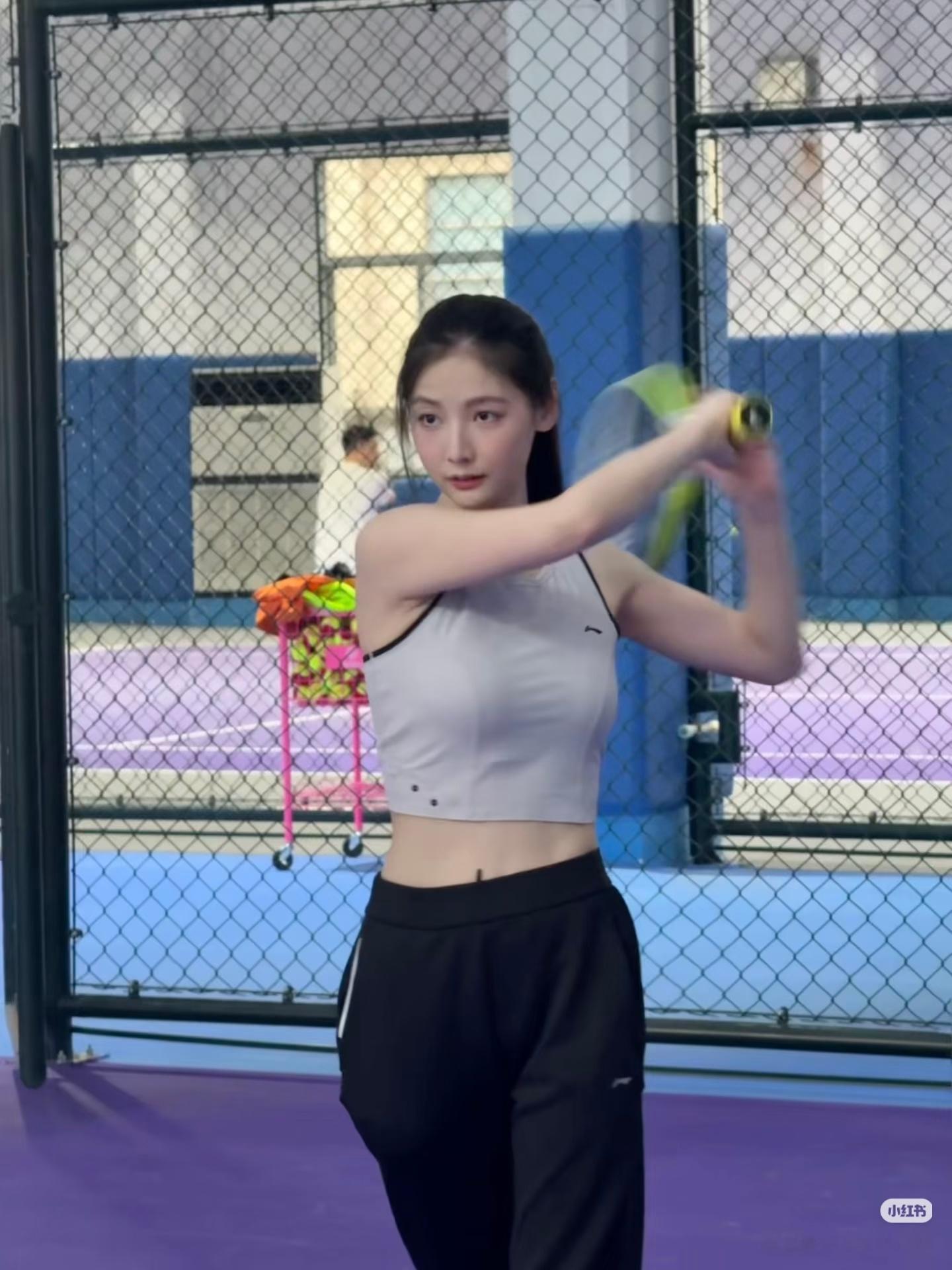 赵粤的日常生活照整理一组打🎾的粤粤 
