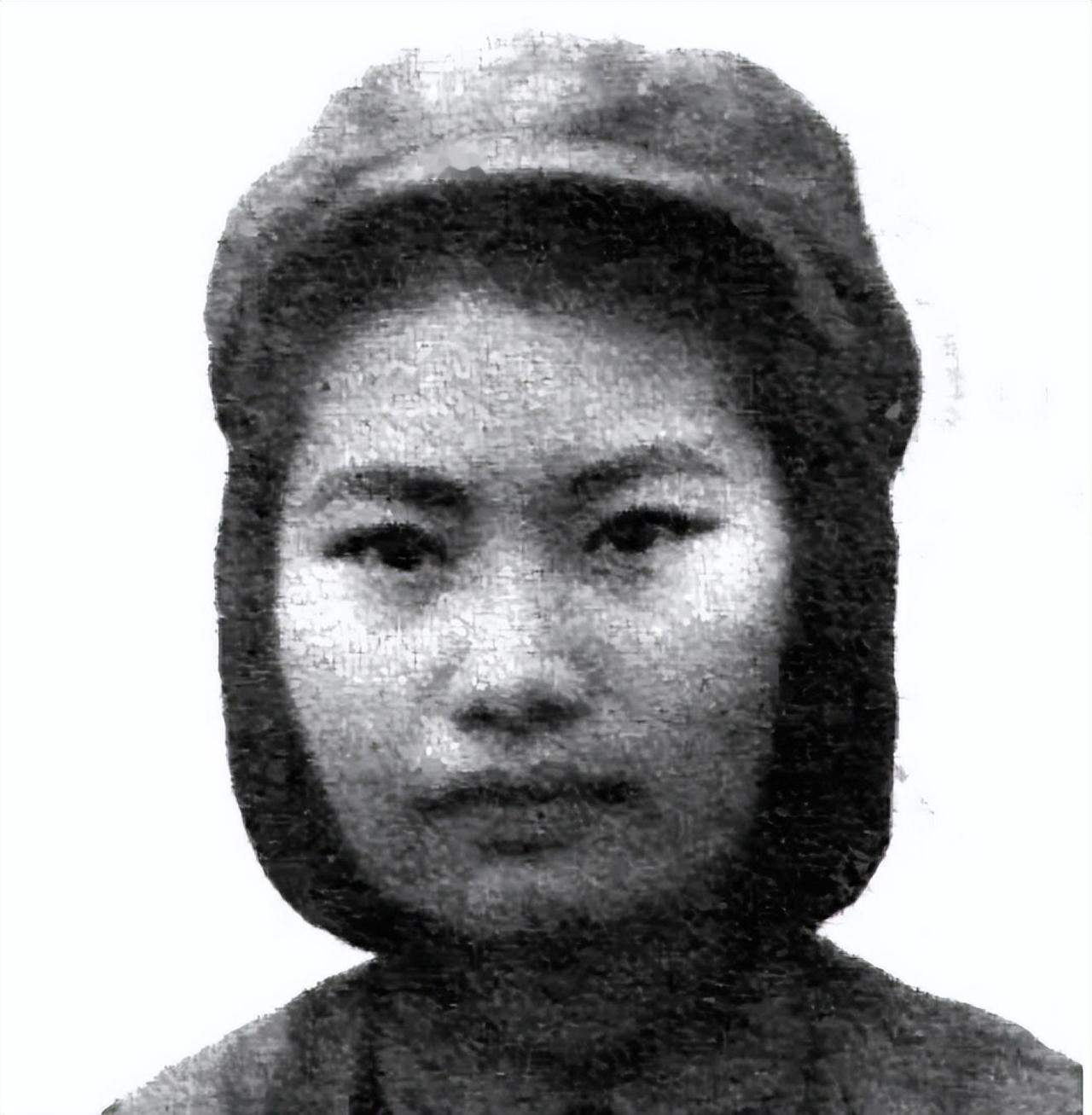 1939年，日本人的监狱里，一个女八路军被打得血肉模糊。突然，一个汉奸上前扇她耳