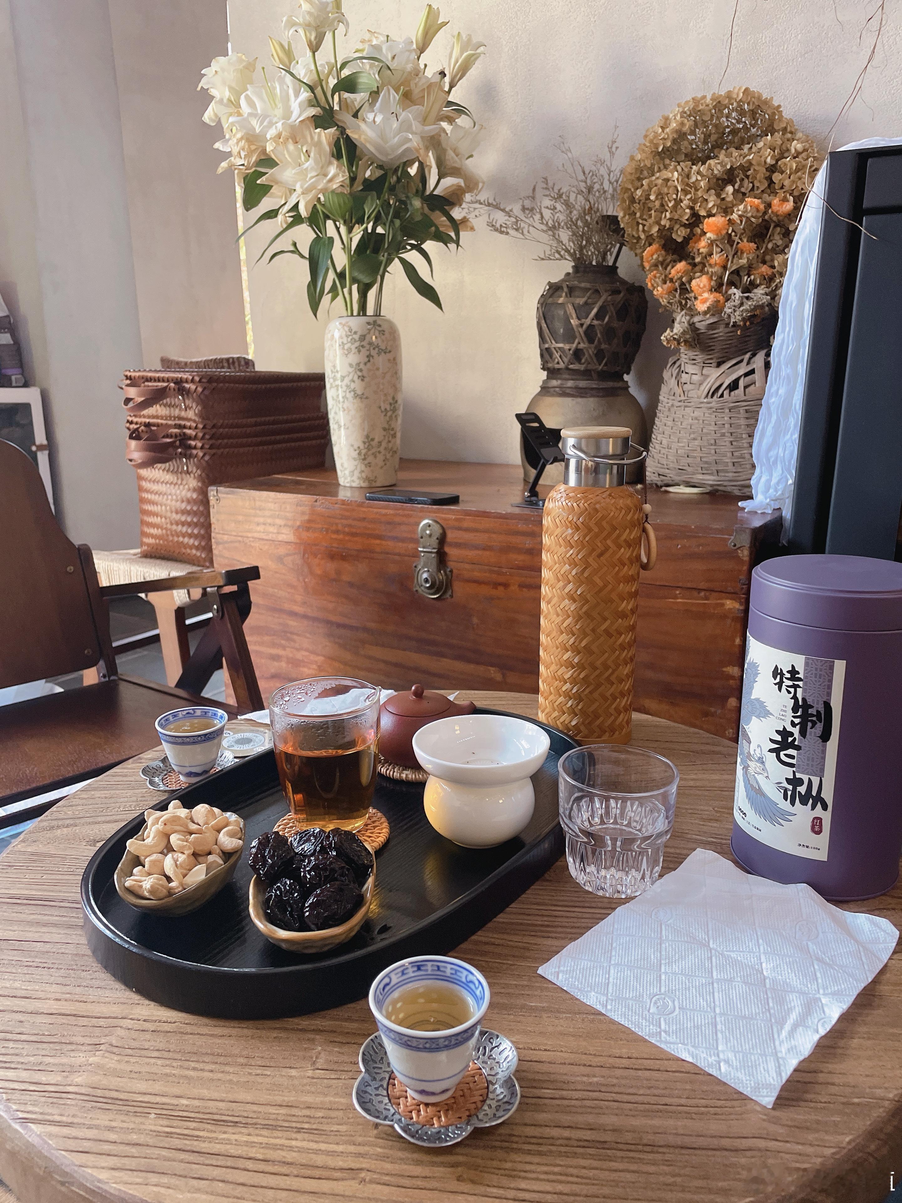 每一次“深度抱团”的背后，都是如此格局趋势的行情，惨不忍睹。当年的消费白马、互联