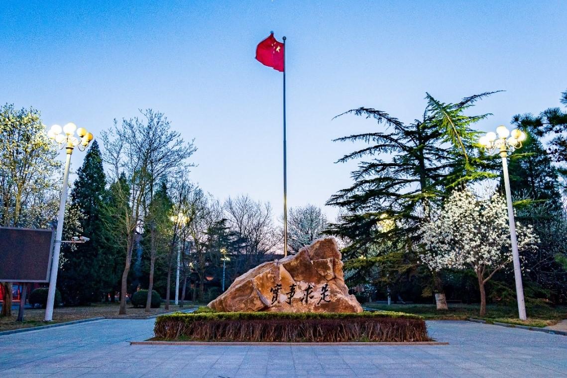 【人民大学还是守住了“实事求是”】

蒋方舟学位一波三折，终于被取消，大家看这事