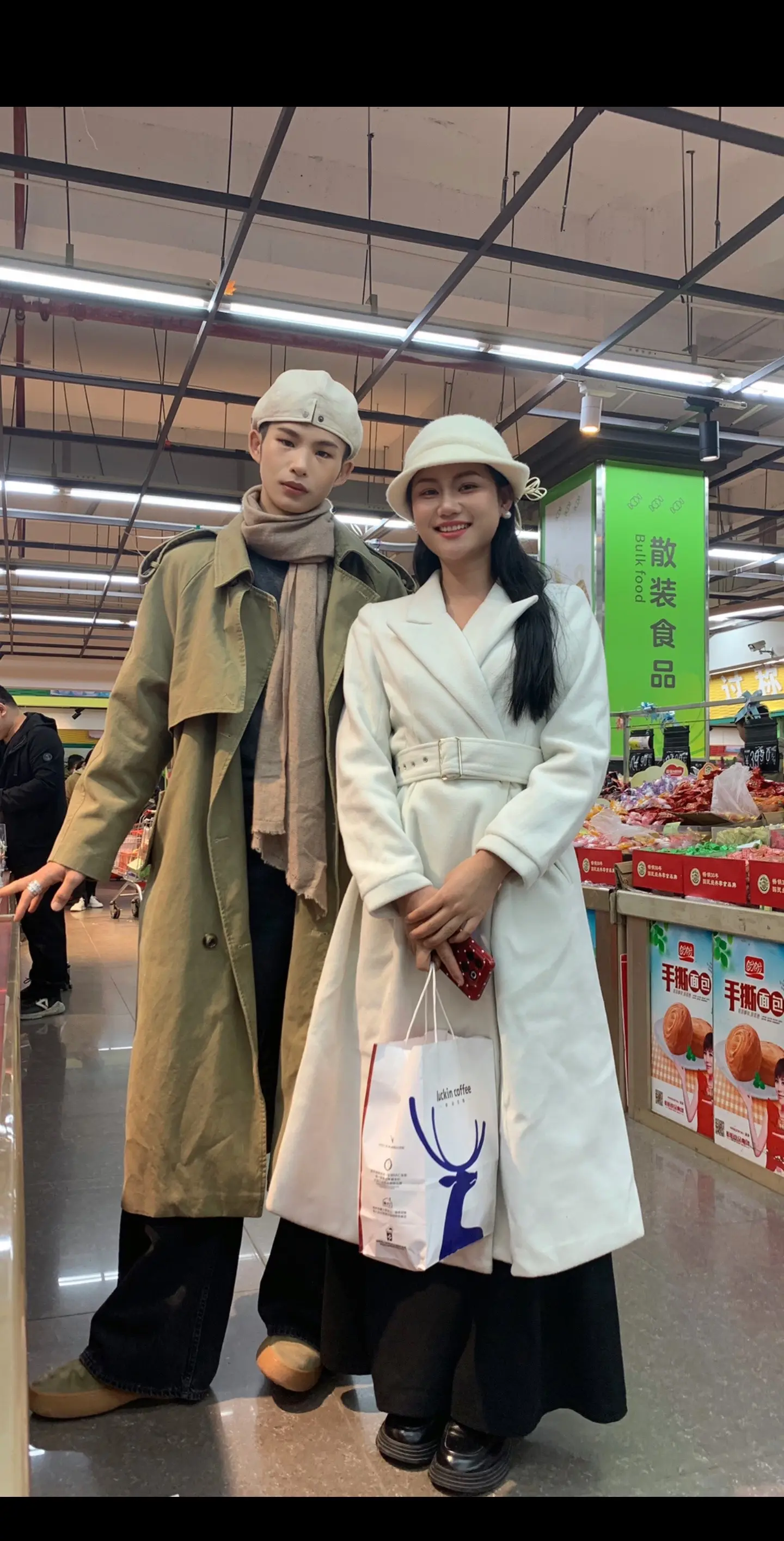 横州新润发偶遇超模陆仙人！超飒！气场太强啦！本人很随和，礼貌合影都大方...