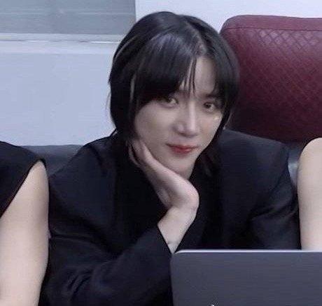 TXT组合[超话]  범규 우리는 나흘 만에 만났다. 나는 간절히 너를 만