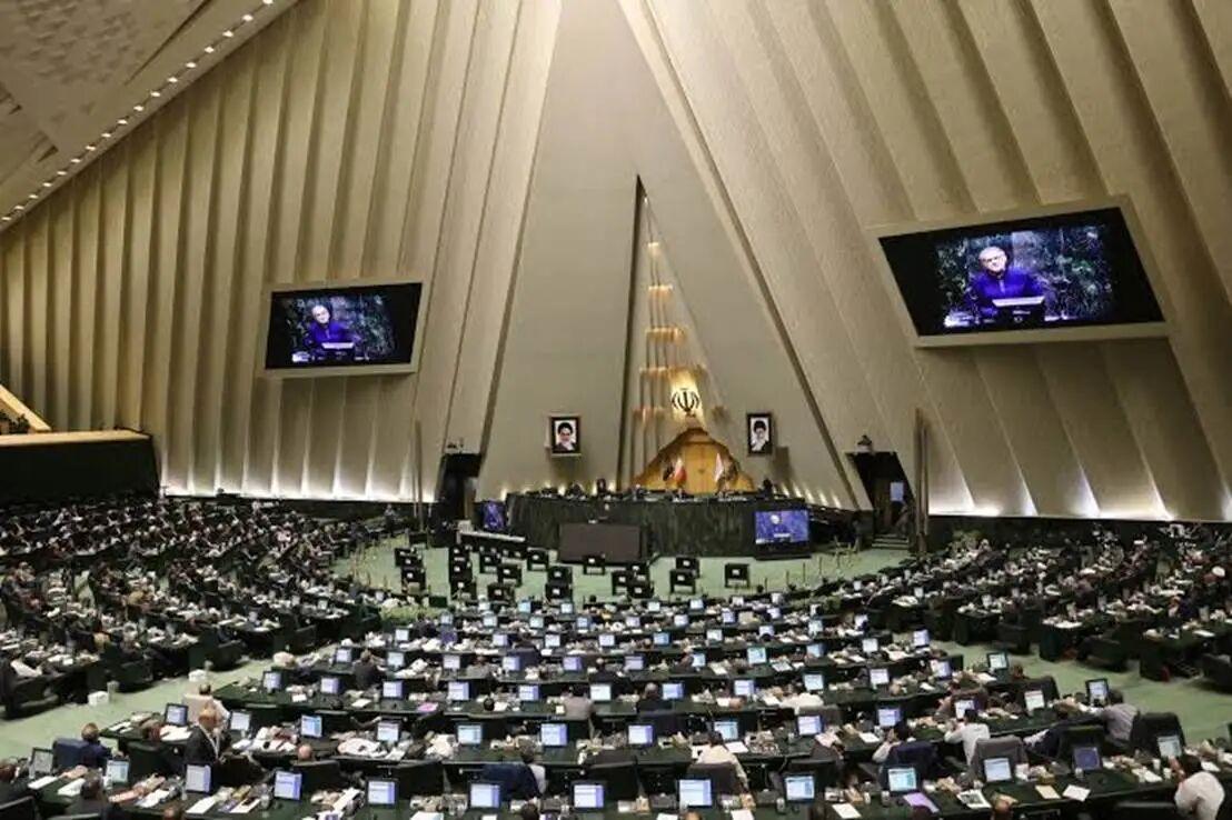 伊朗议会国家安全委员会发言人表示，伊朗议会已收到至少10项关于退出《不扩散核武器