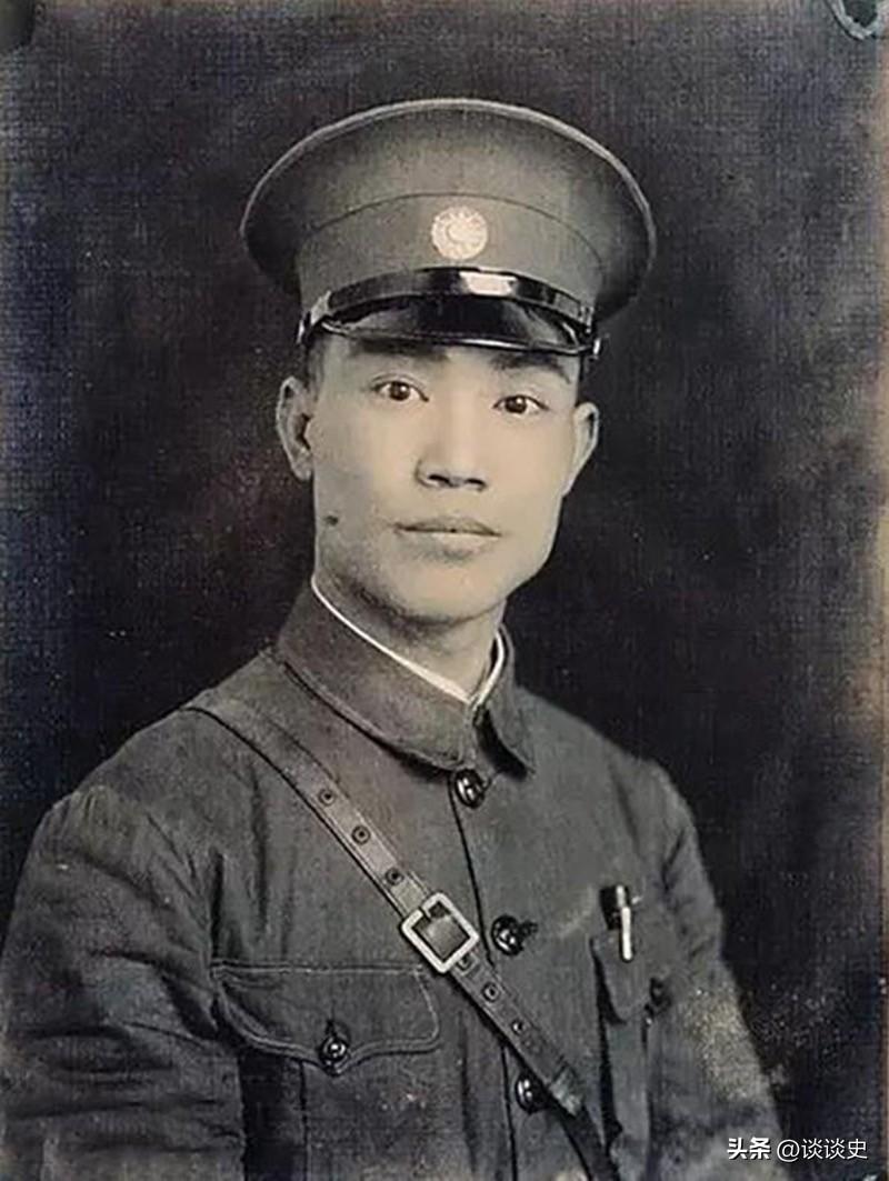 1938年春，国民党少将叶蓬求见陈诚，陈诚看了名片后随手扔进纸篓，严令副官不许其