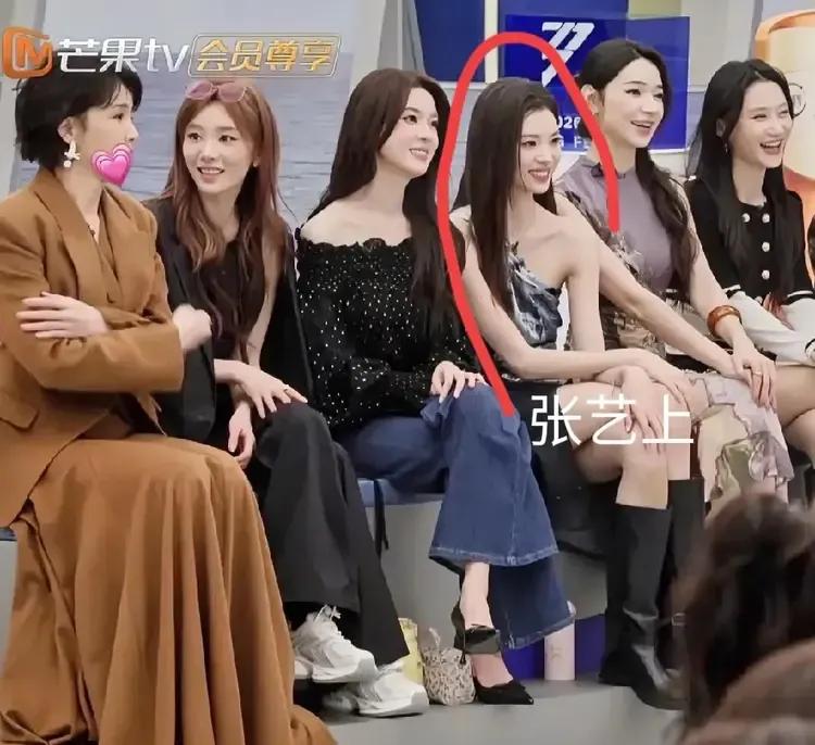 张艺上这姑娘，之所以总让黄景瑜前妻总是情绪不稳定，主要还是和黄景瑜当过同事，加上