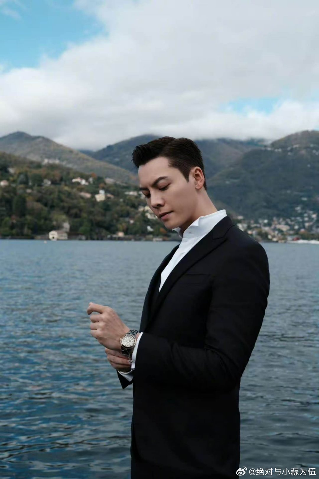 陈伟霆对朋友说我就是谢霆锋今夜喜友秀谁没年轻过！陈伟霆刚入行被老板鼓励成下一个谢