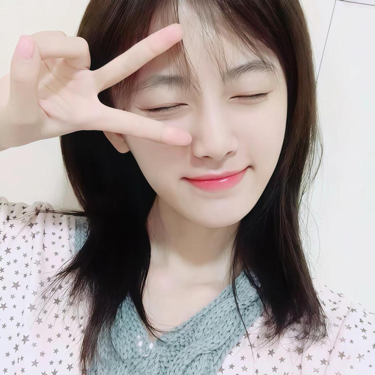 天使会有什么烦恼呢？💭@鞠婧祎