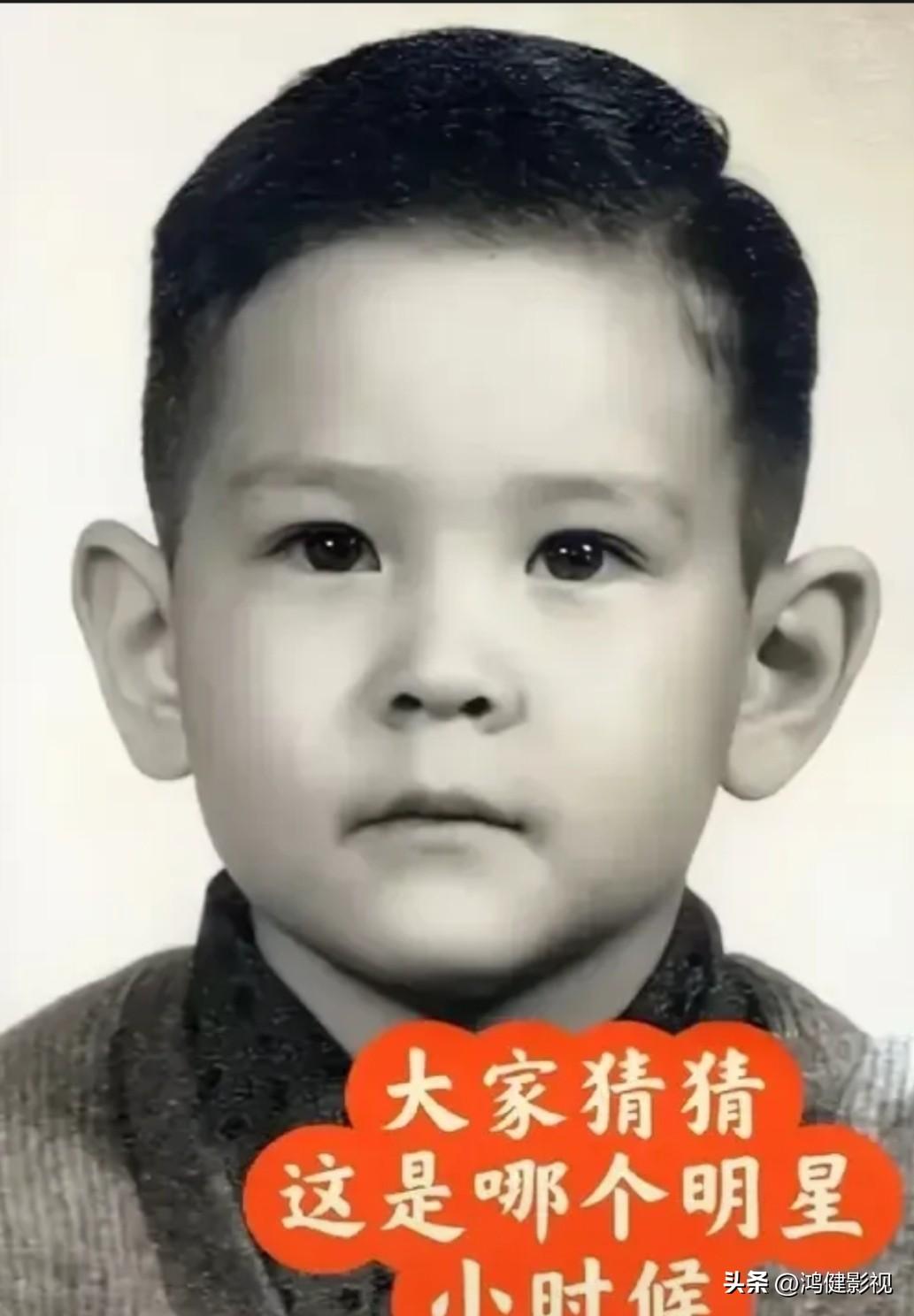 万万没想到，乍一看给人惊一跳，这个脸蛋圆润带婴儿肥的小男孩长大后竟然成为响当当大