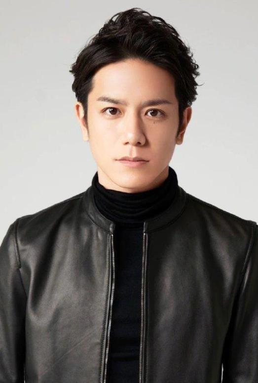 近日，一则关于日本著名艺人泷泽秀明性骚扰他人的消息引起了广泛关注。据台媒报道，泷