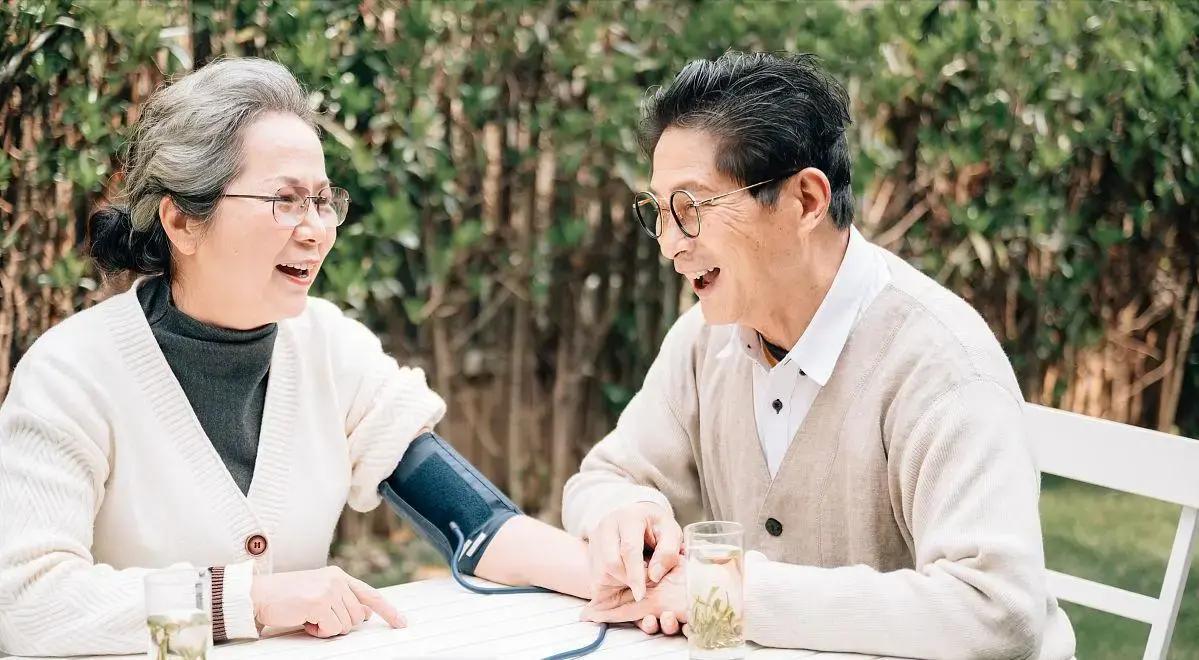 6月15日，李奶奶摔倒骨折住院！64岁做家务咋还住进医院了？难道家务活是“健康杀