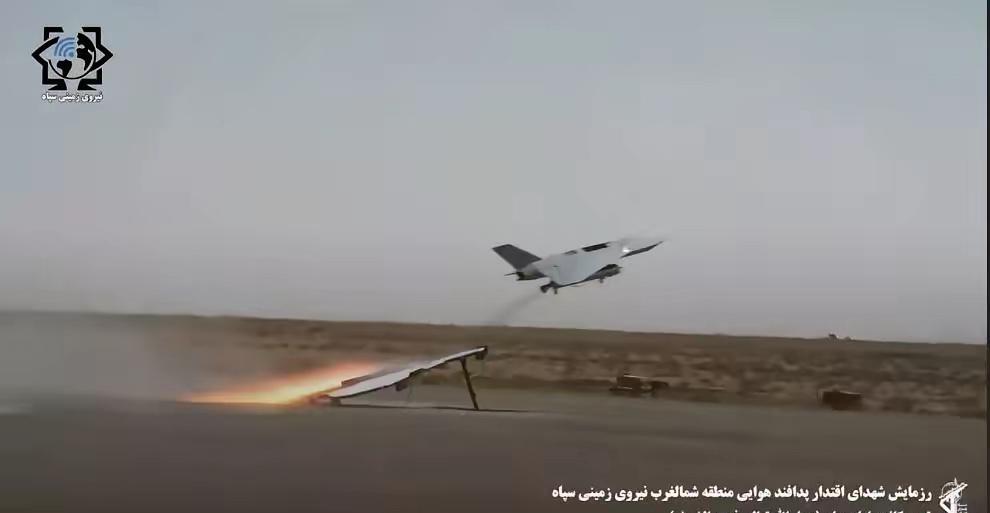 伊朗伊斯兰革命卫队首次使用“哈迪德-110”隐形无人机

这款无人机一上场，直接