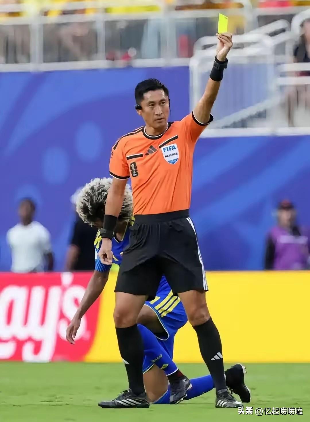 马宁执法世界杯：广告接到手软！
第一部分：FIFA给的收入。目前已经拿到：700