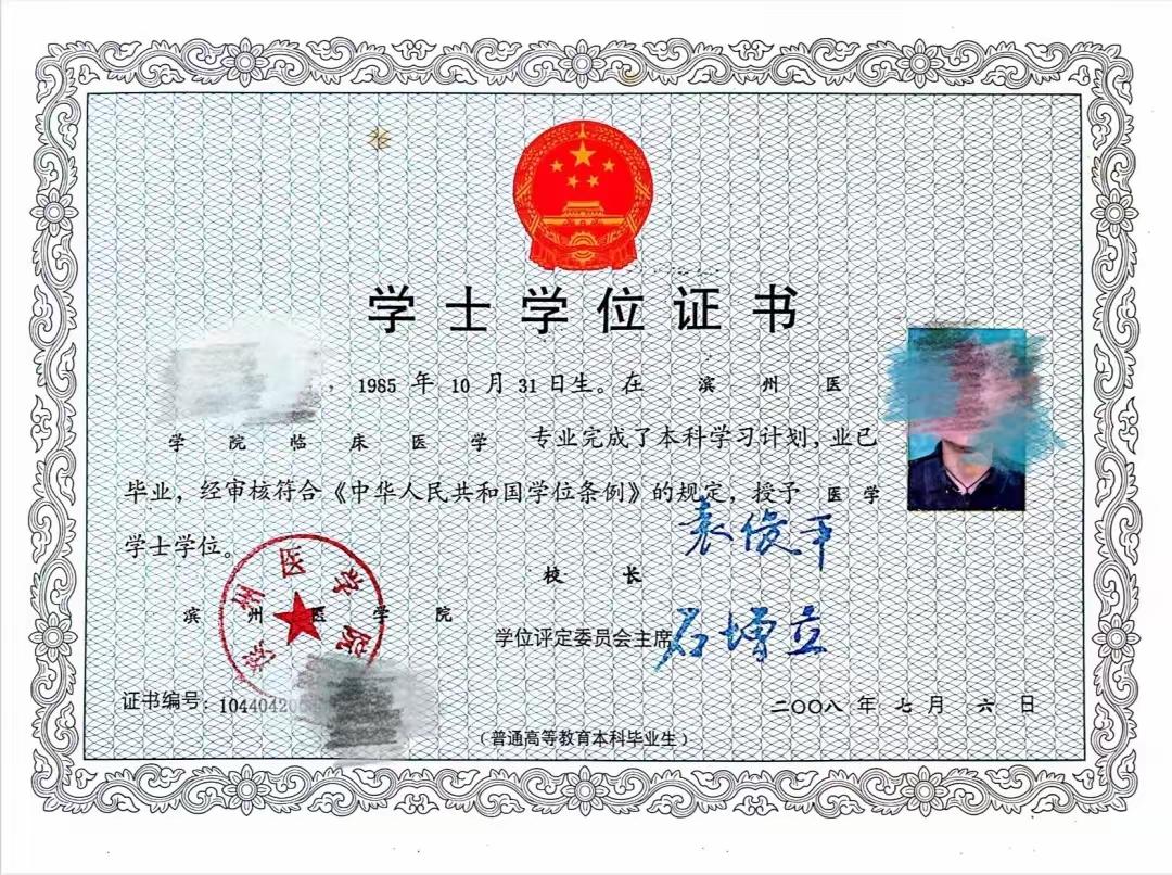 神操作：打12345举报自己！搬起石头砸自己的脚？（详见附图）。

展某某是一名