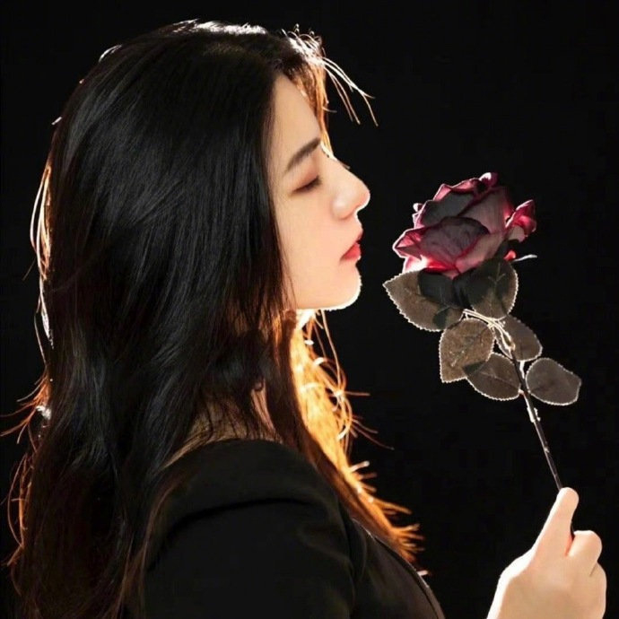 再爱都不如爱自己再好听的话都不如实际行动再蠢的脑子也要清醒 