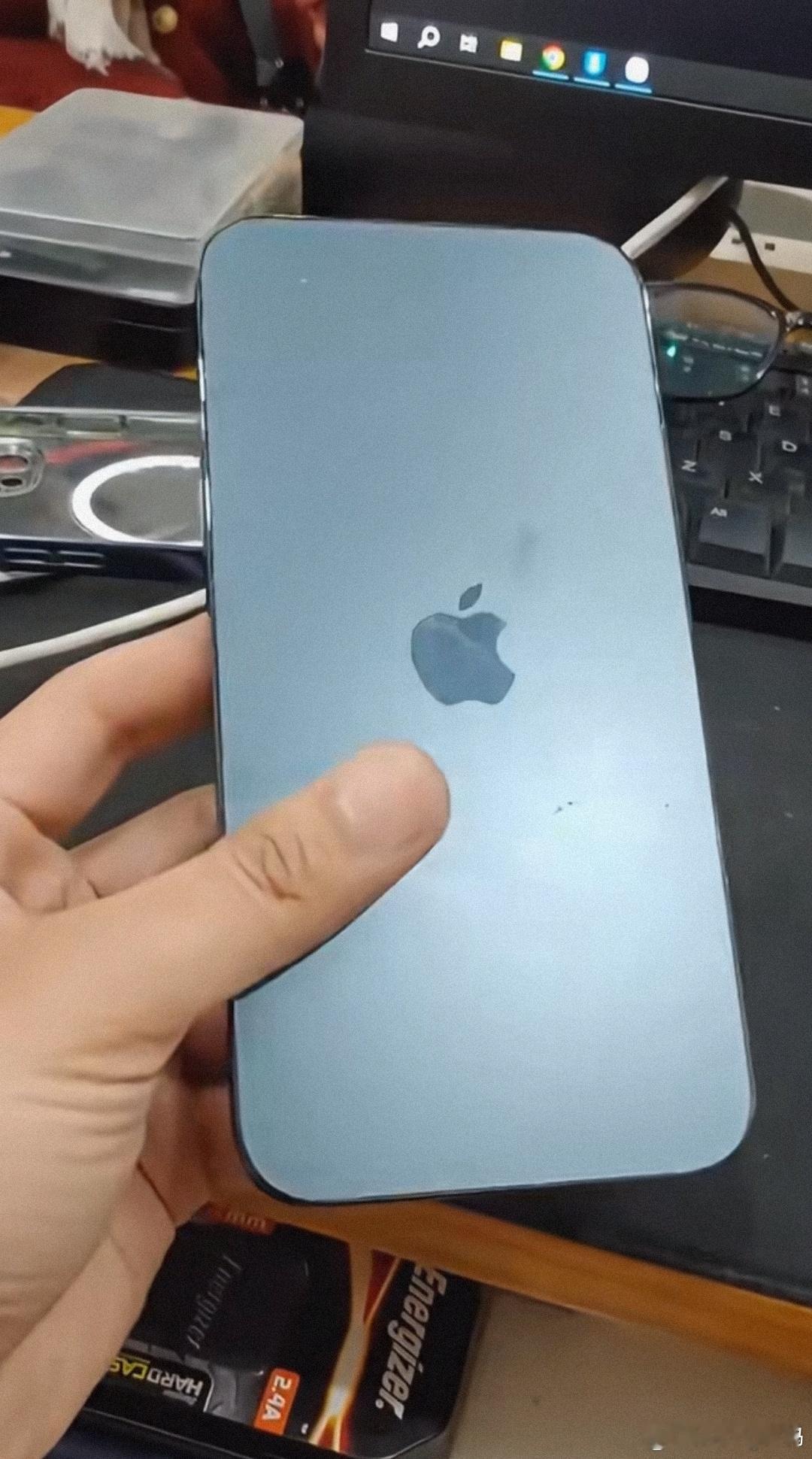 没有后摄的纯净版iPhone 强迫症舒服了大家喜不喜欢？iphoneiPhone