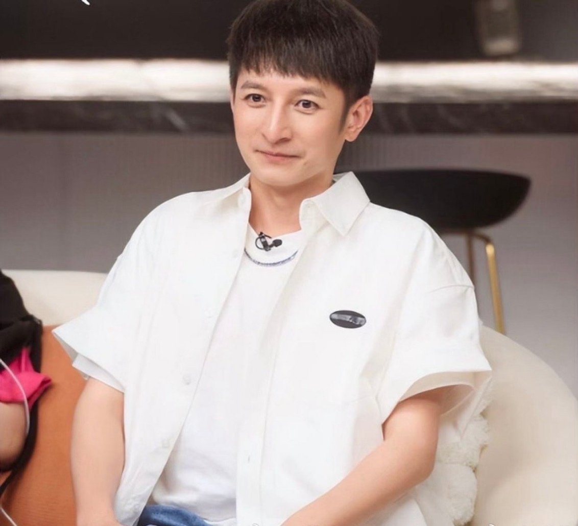 李维嘉干净到手套都要戴四层从小抓周抓抹布，长大手套戴四层，李维嘉这洁癖是刻在DN