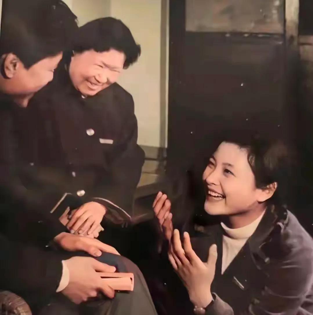 “小花”陈冲的青葱岁月，满脸的胶原蛋白，清纯无涯。