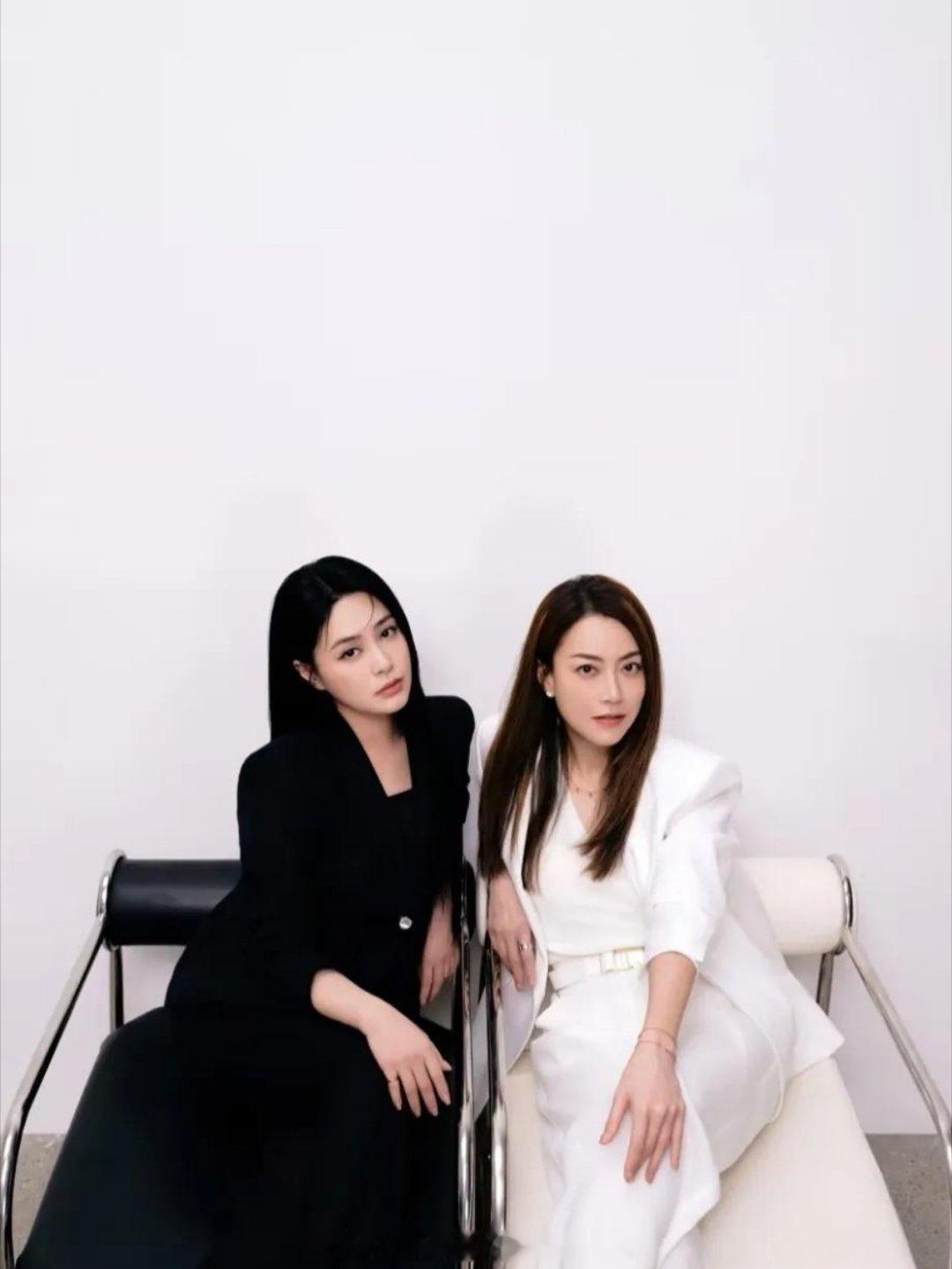 不仔细看，还真以为是阿娇和阿萨，霍汶希这么美为什么甘愿当经纪人呢？ 