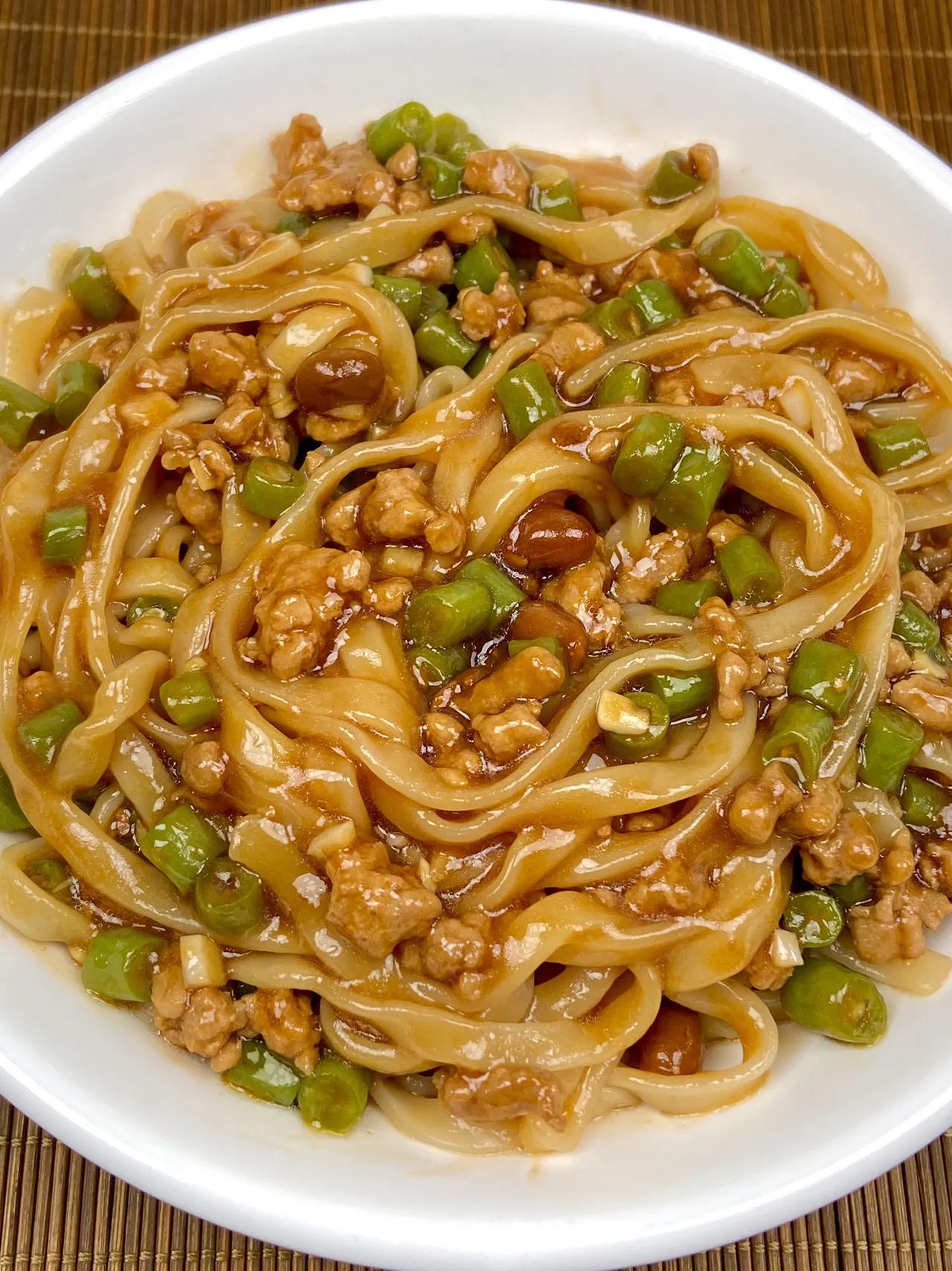 多少次早起就为了这碗肉沫豆角拌面!
      家人们这碗肉沫豆角拌面真的yyd