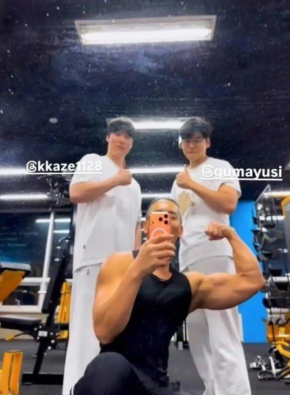 今日开练！健身教练分享与Zeka、Gumayusi健身房合照Gumayusi怎么