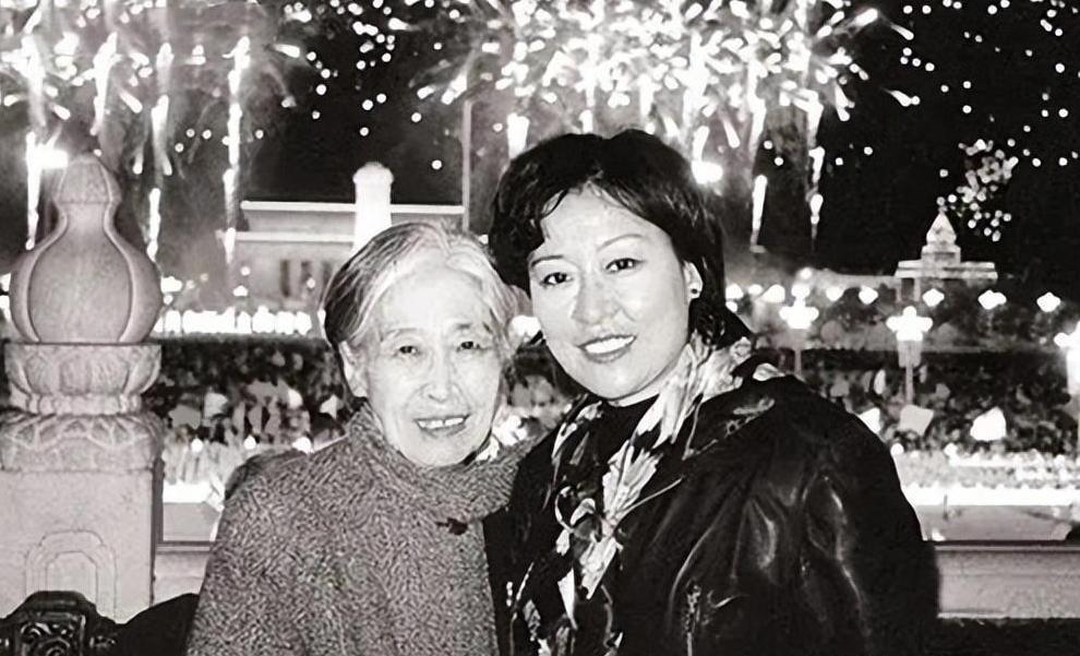 1998年刘平平成植物人，王光美痛失爱女忍受多年思念，直至去世也再未等到女儿醒来