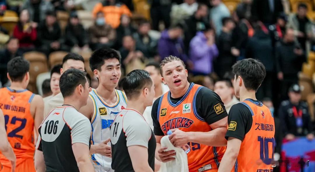 CBA季后赛哪支球队有望夺冠

本赛季CBA争冠格局呈现“上海独一档，广厦最强挑