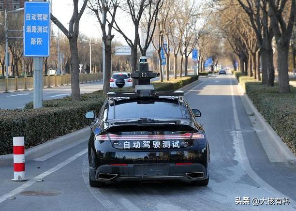 无人驾驶出租车究竟是好是坏？清华大学教授发出警告：自动驾驶车辆说白了就是依靠网络