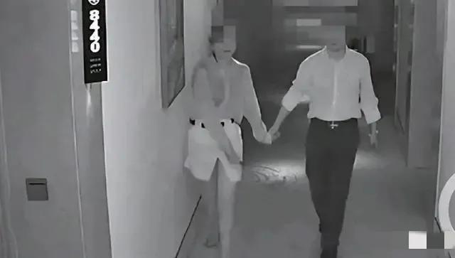 31岁的舞蹈老师在相亲当晚就和对方发生了关系。一个月后，女老师有了身孕，但男方却