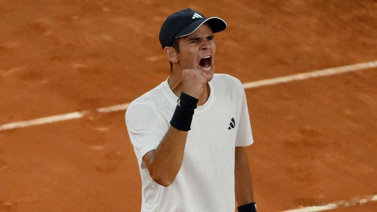 ATP职业生涯红土赛场前12场比赛战绩🇪🇸 霍达尔：11胜1负🇪🇸 纳达