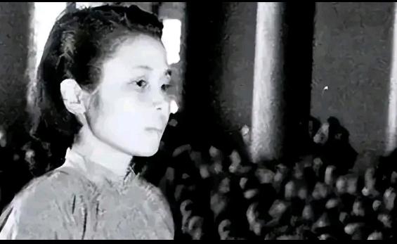 任职军统九年从未害人，她冒死救下地下党员，多年后善举救赎了自己。

1951年镇