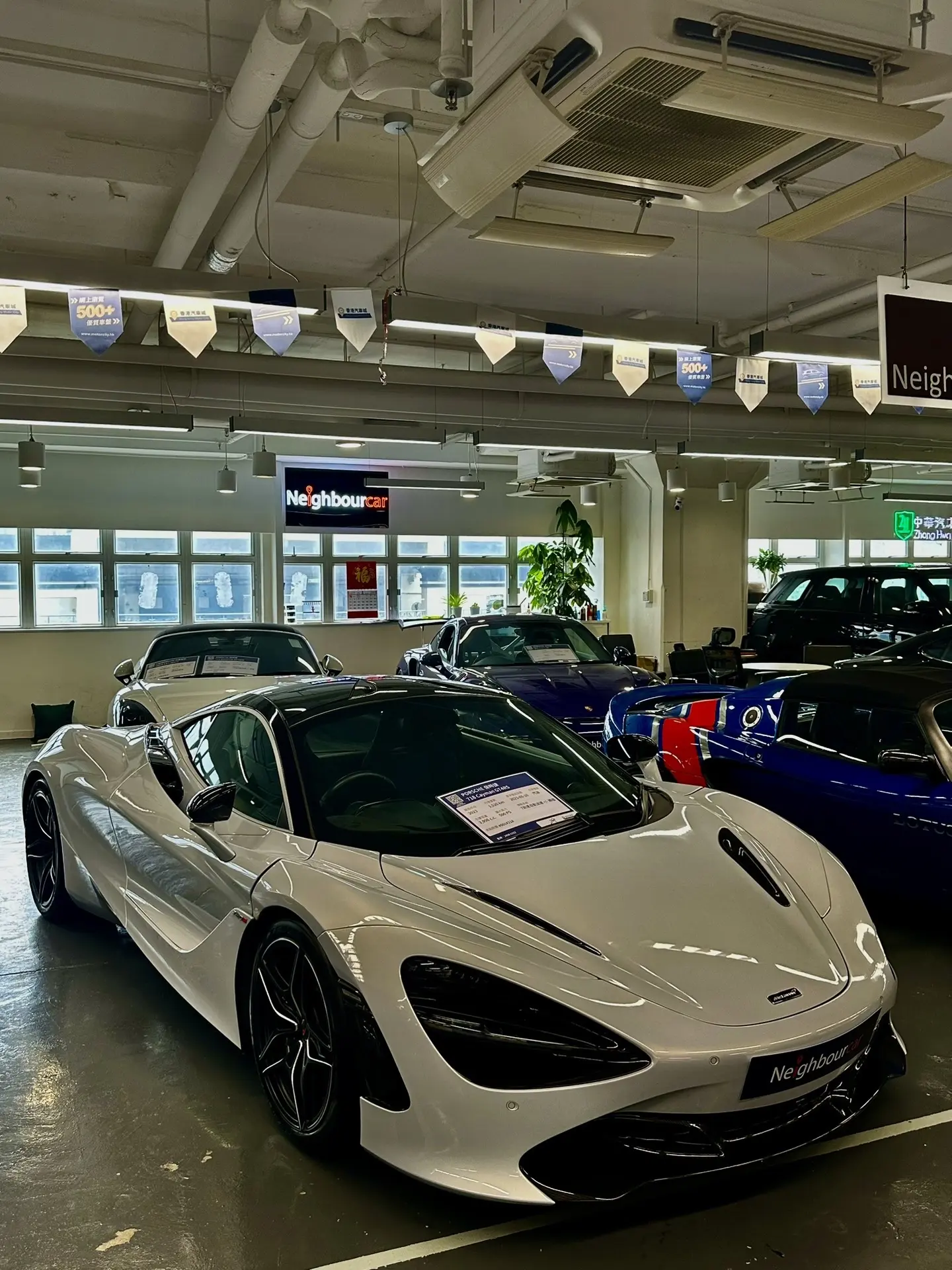 Mclaren 720S.极致的性能和优美的流线型，配上犀利的大灯真的...