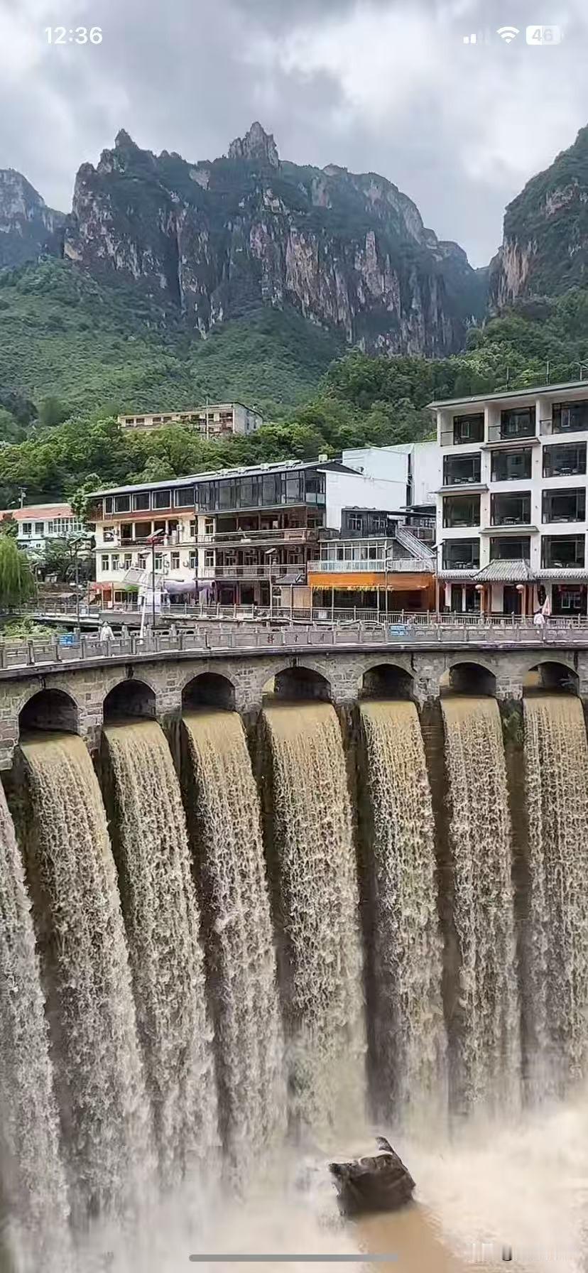 2026年5月18日，平顺井底九孔桥瀑布。