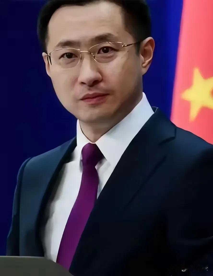 快报！快报！
2025年8月12号，中国外交部开例行记者会的时候，乌克兰的记者直