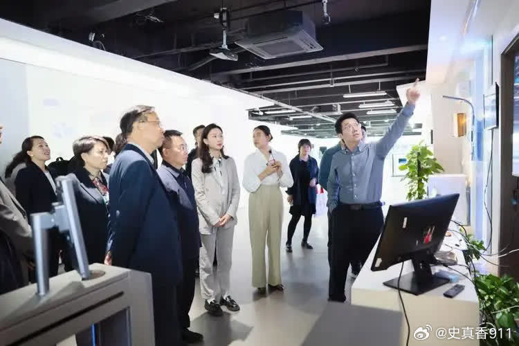 美方顾问无意中说漏嘴：关税战只是幌子，美国的真实目的只有一个 2025年，美国总