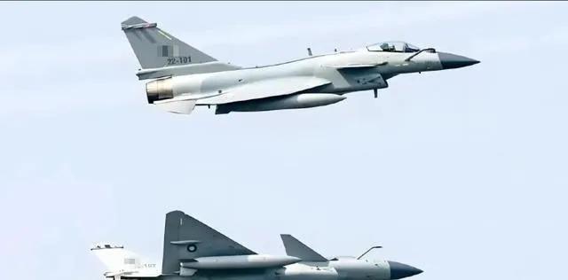 歼10C是单发空优战机，设计得小巧灵活，擅长空战。其电子系统可实现并网，能在空中