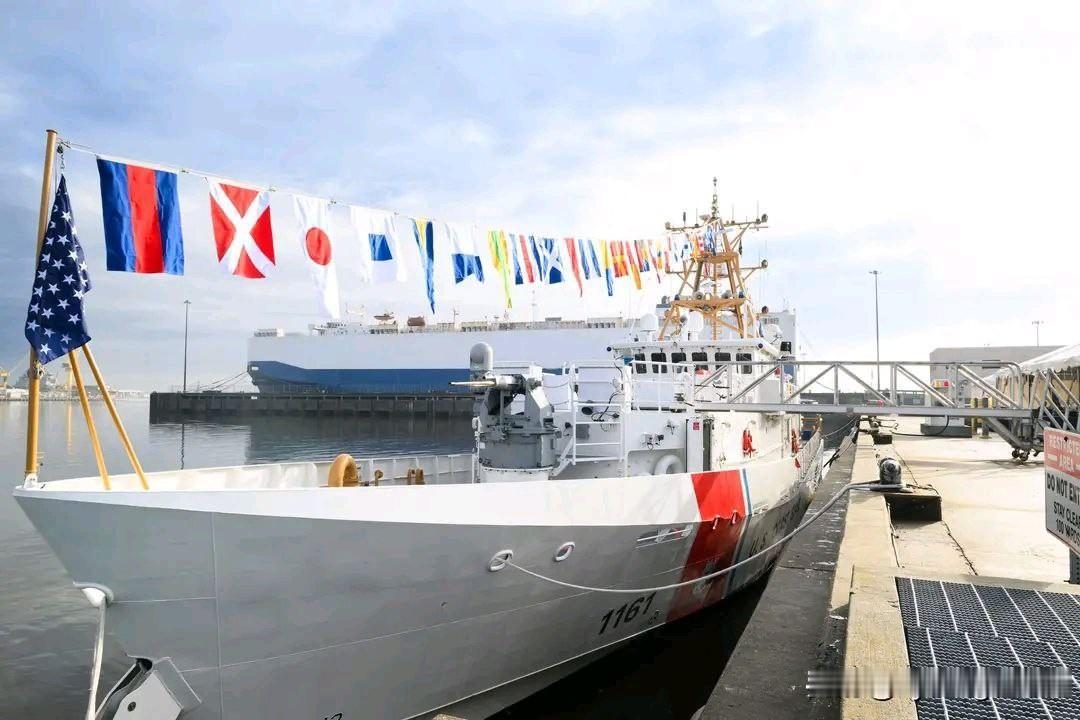 🚤🇺🇸 美国海岸警卫队为巡逻舰“奥利维亚·胡克”号举行了服役仪式。

美国