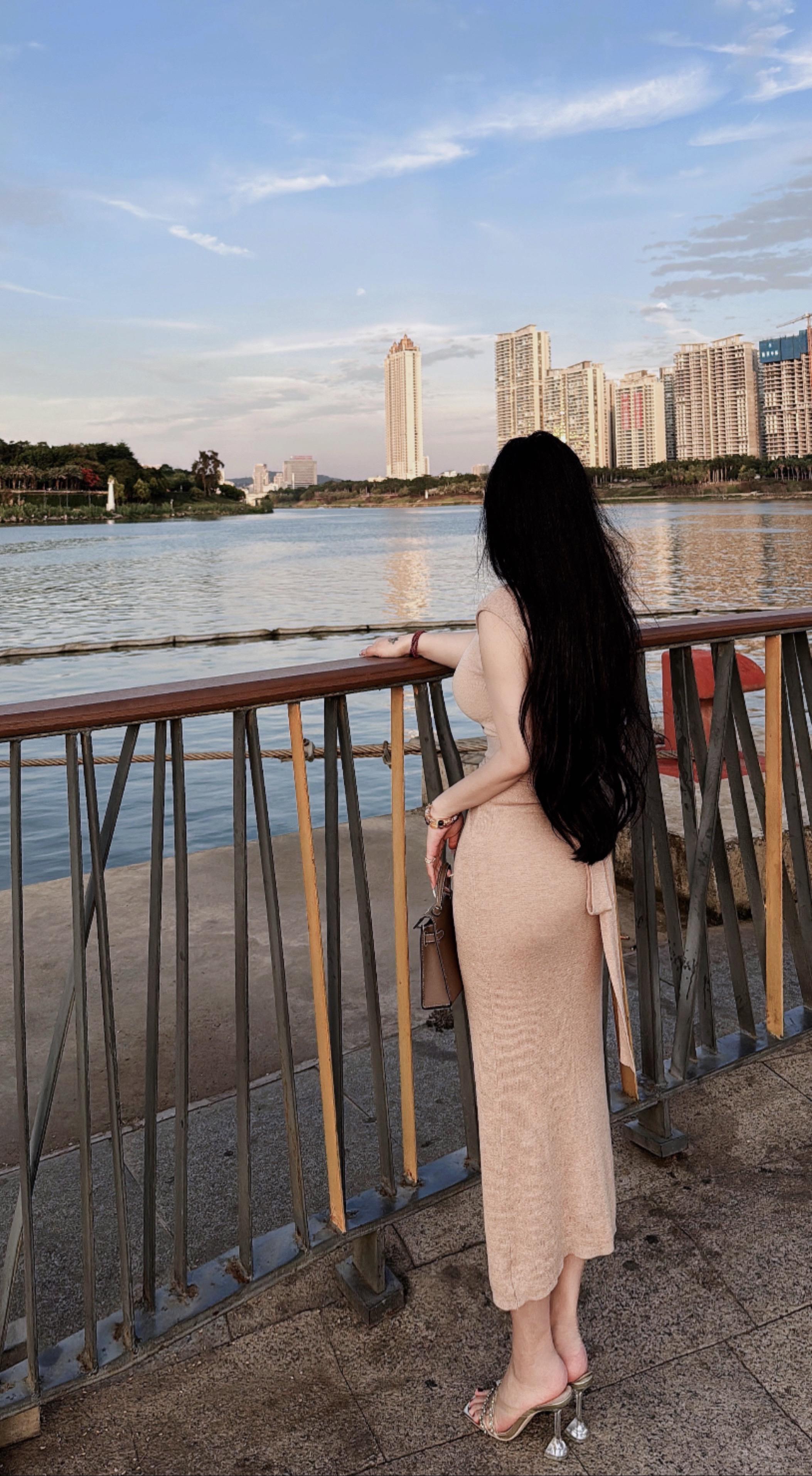 天上只有一个月亮 世上也只有一个我