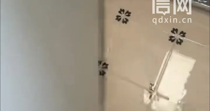 美的星河净水器安装5分钟后增压泵故障爆响喷水 新房橱柜和洗碗机被泡 美的：可能是工厂组装时有问题