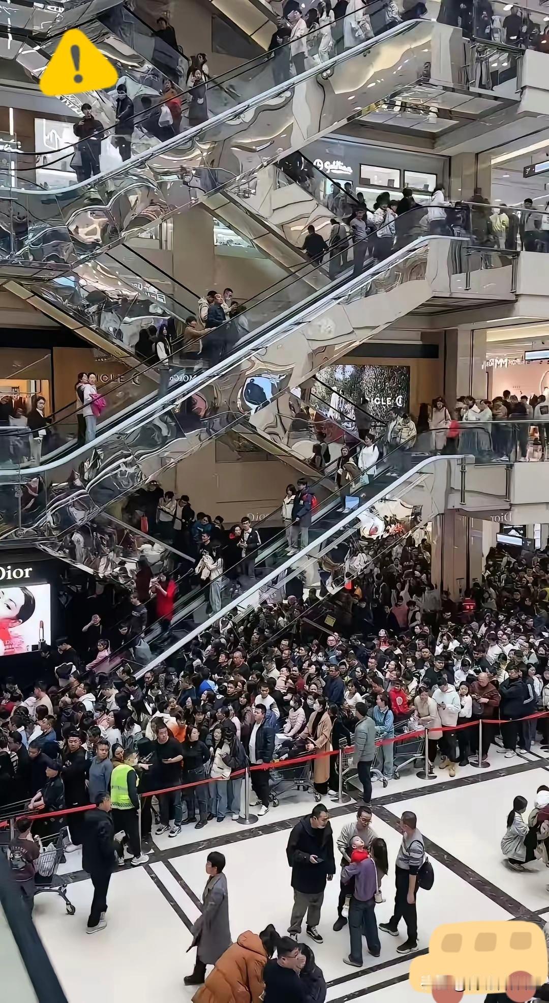 跟自家老板聊起胖东来闭店一事，听完他的分析瞬间通透。

我问老板，就算房东上调房