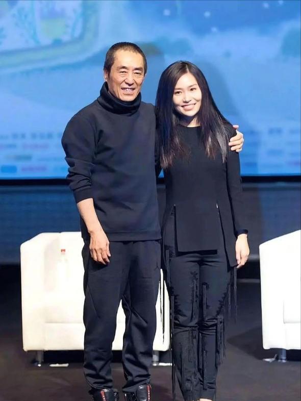 张艺谋的女儿张末曾写道：“我到现在也不明白，像巩俐这样的大明星，她和我爸爸在一起