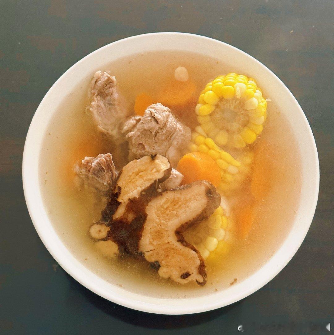 今天吃什么 每天好好吃饭普通的事情一直都很珍贵今天熬了骨头玉米汤特意加了白术袪下
