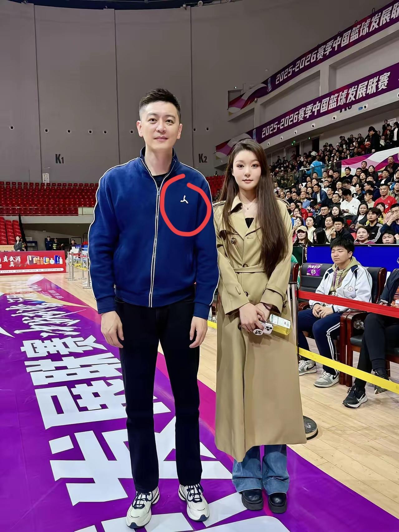 杨鸣衣服是什么牌子的？挺好看的