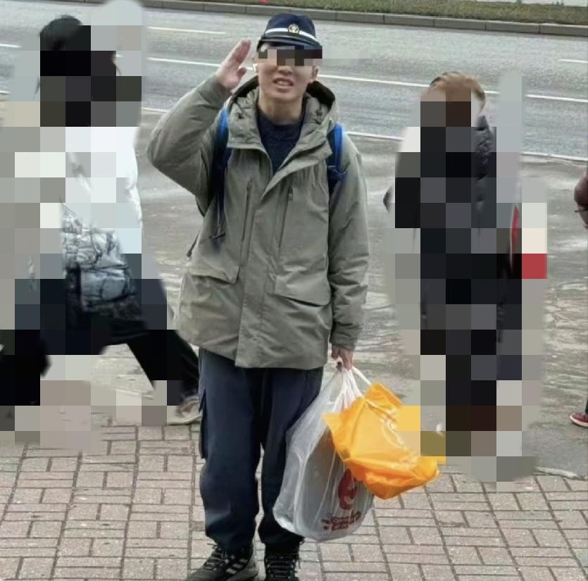 说来也奇怪！
陈宇昕精日事件舆论这么大
至今没有看到认领陈宇昕 包括他的亲戚 朋