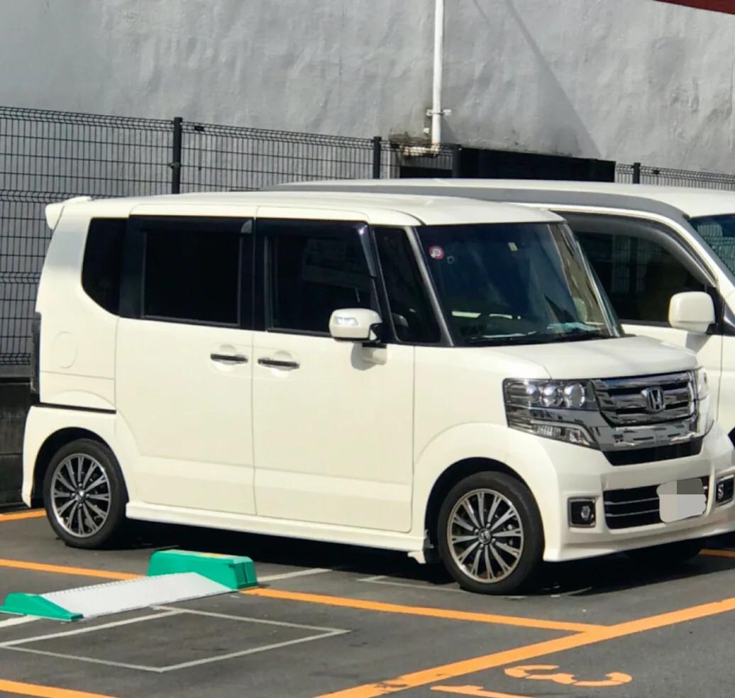 日本的微型车虽然很小，但是内部空间却很大，日常家用足够了，还可以充当商用，跟国内