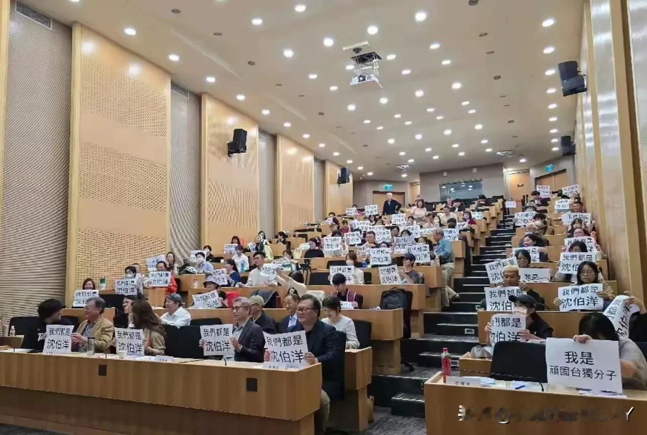 正义之下，邪祟难藏。总有一些“瑟瑟小丑”般的人物，他们为了一己私利，甘愿抛弃历史