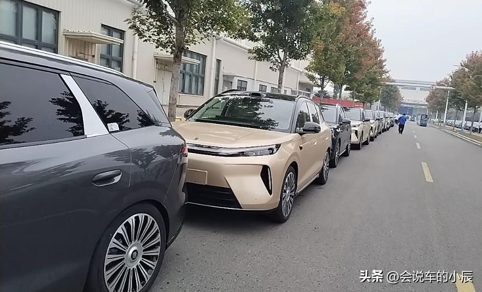 比亚迪全新一代唐试装车下线 内饰质感升级引期待

近日，比亚迪旗下第三代唐车型迎
