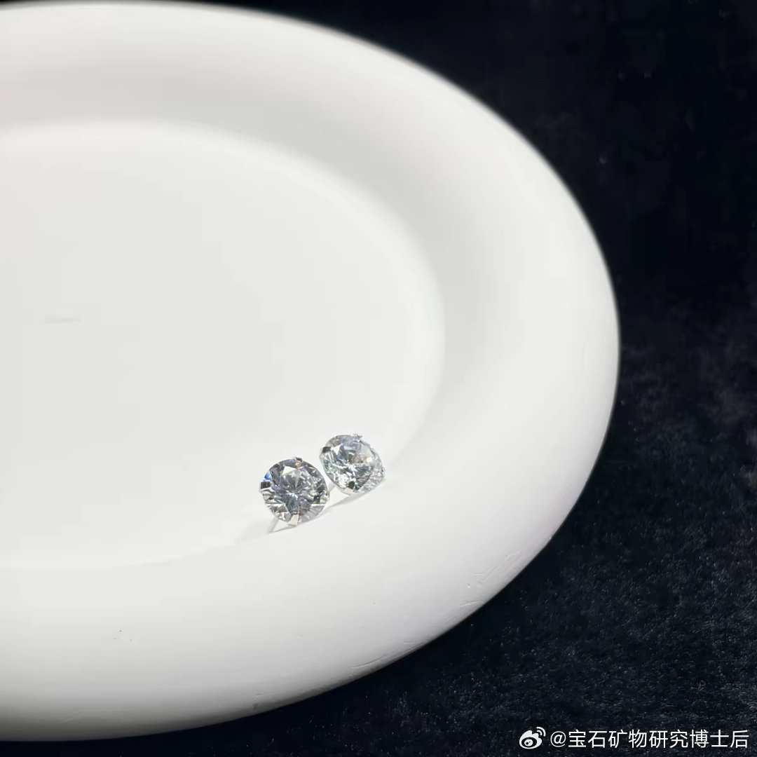 虽然大环境不好，我们还是坚持找源头工厂做货，这样能保证工艺，也能有性价比，比直接