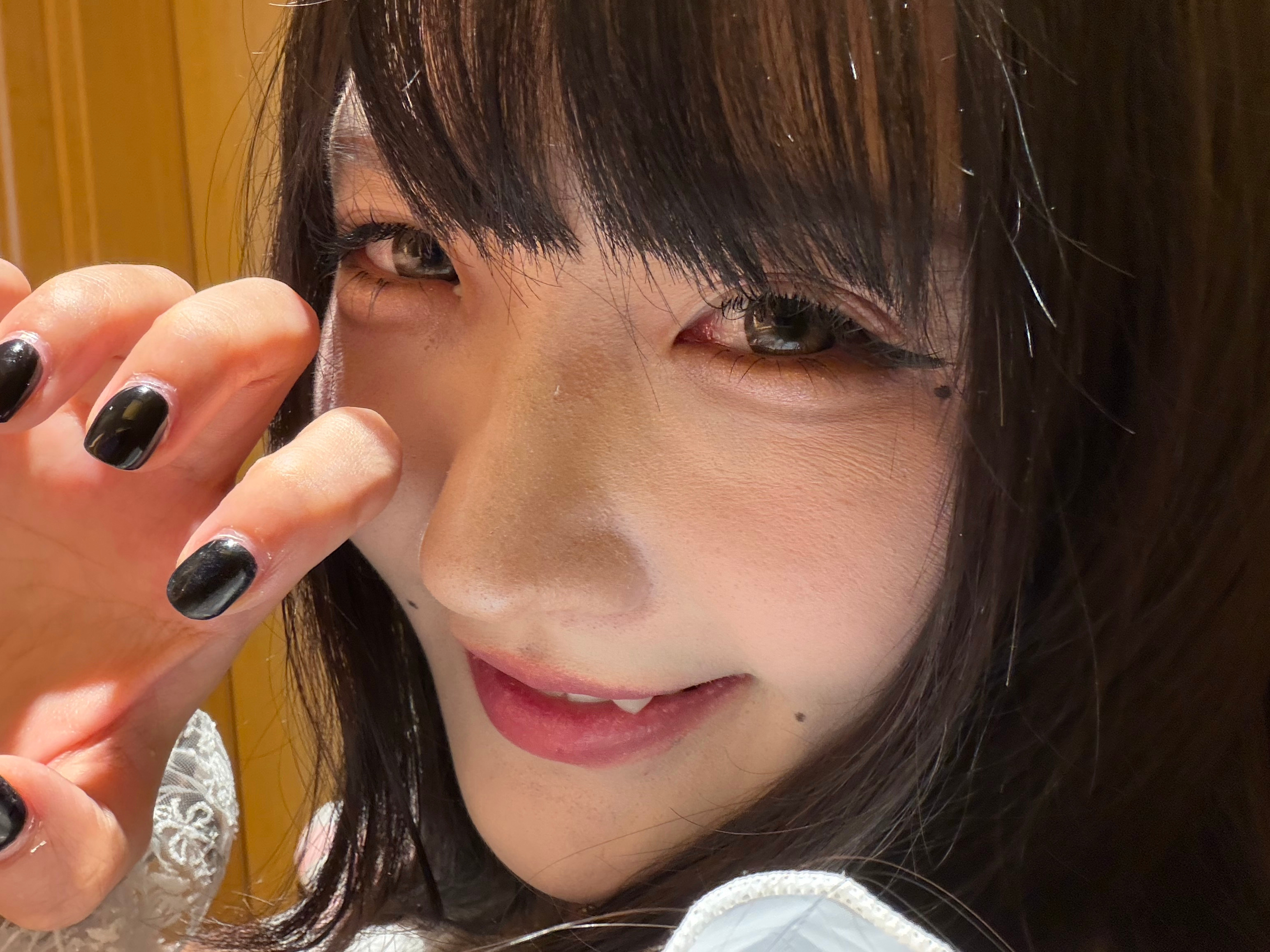 拍着拍着一颗眼屎逐渐长大了。本来想发个实况在朋友圈装逼给以前看不上我的同学看下现