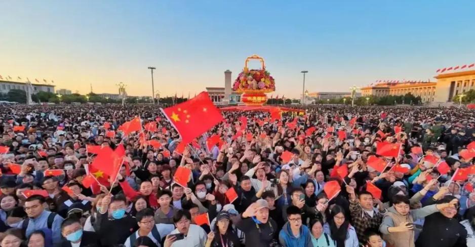 我发现，中国人和西方人骨子里最大的区别是，中国人认为偷和抢是可耻的，但你看无论是